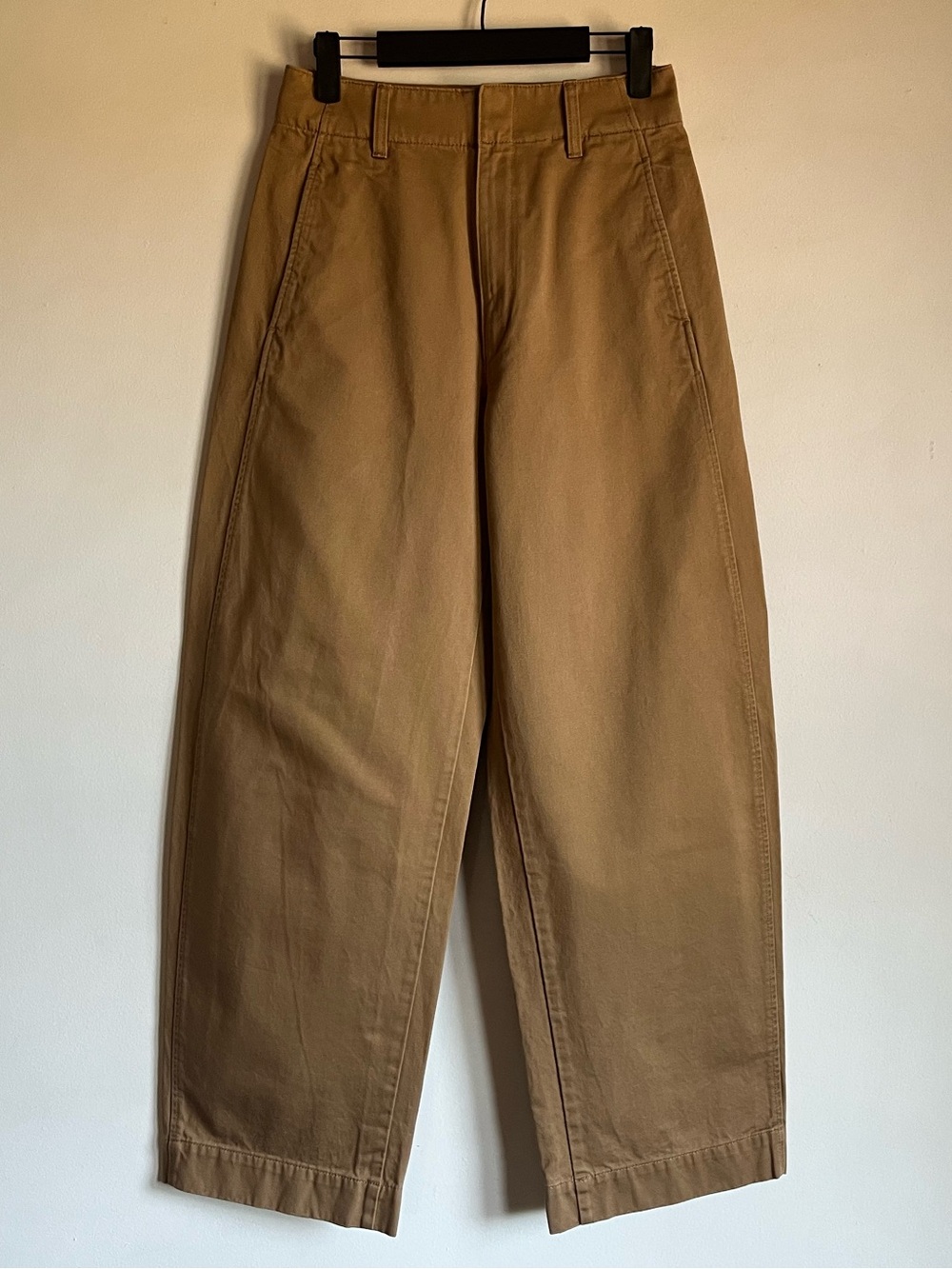Uniqlo U Wide Fit Curved Pants Barrel Leg Chino Size 0 Dark Khaki Tan Color